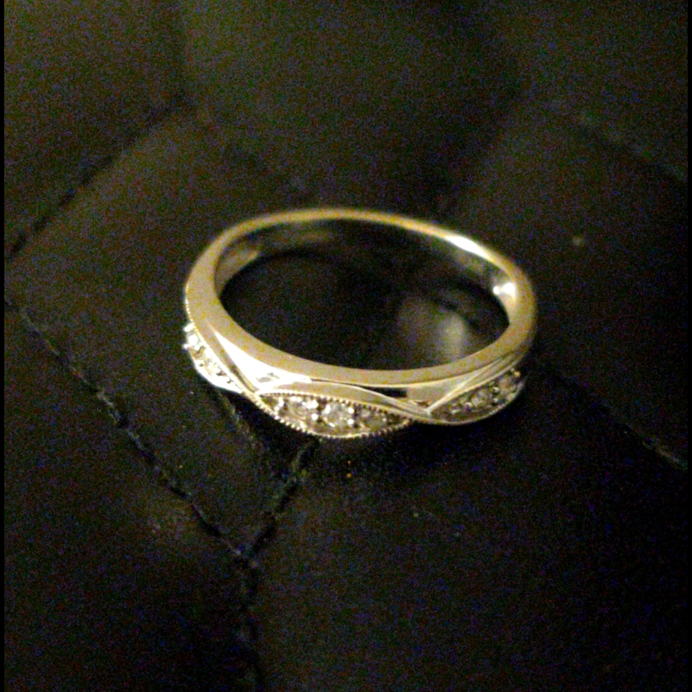 10k white gold diamond ring